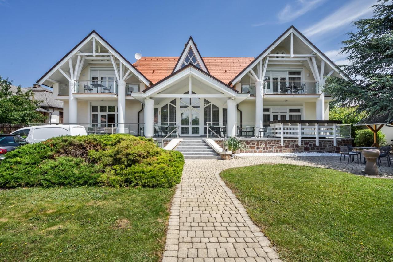 Hotel Clariss Balatonalmádi Exterior foto