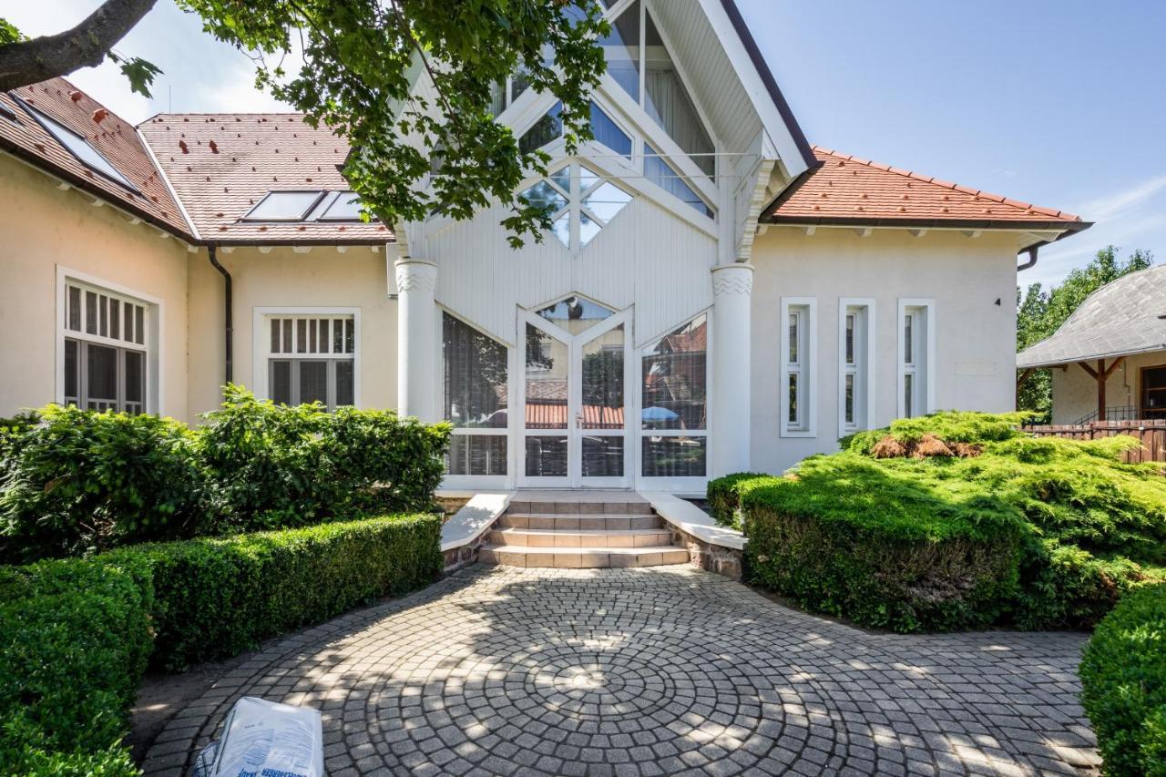Hotel Clariss Balatonalmádi Exterior foto