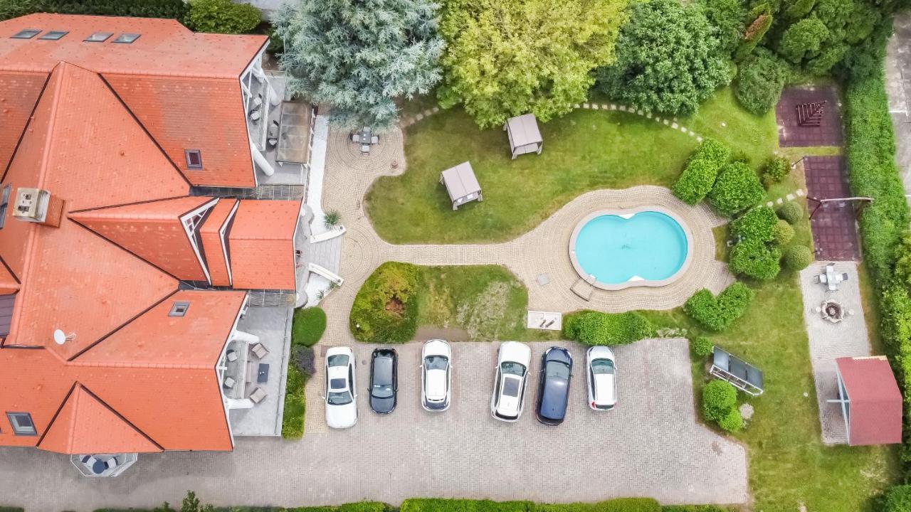 Hotel Clariss Balatonalmádi Exterior foto